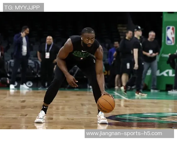 杰伦布朗称赞阿马里威廉姆斯护筐能力提升球队攻防效率