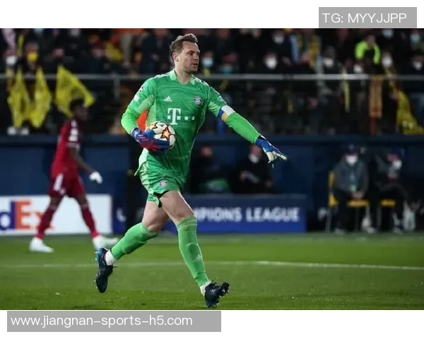 诺伊尔缺席拜仁训练引发关注俱乐部期待他能及时复出参加周末比赛